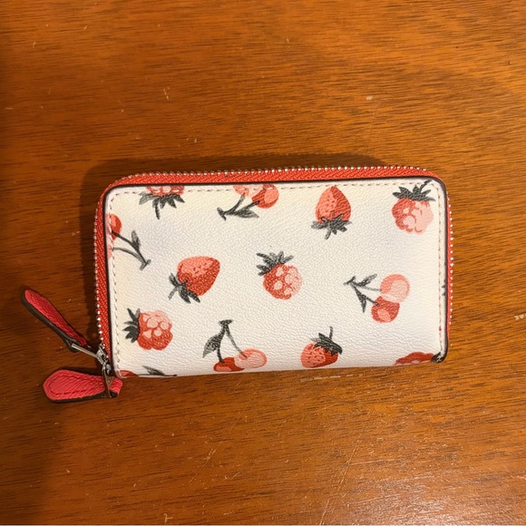 *RARE* Coach Mini Strawberry Zip Around Wallet - Picture 2 of 3